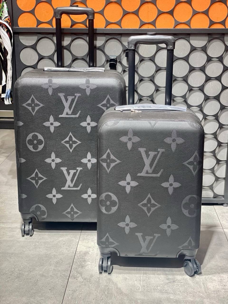 lv-luggage-black